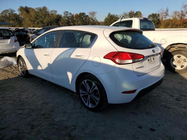 KNAFX5A87G5627280 - 2016 KIA FORTE EX WHITE photo 2