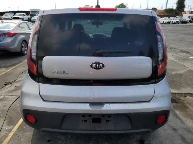 KNDJN2A23J7614874 - 2018 KIA SOUL SILVER photo 6