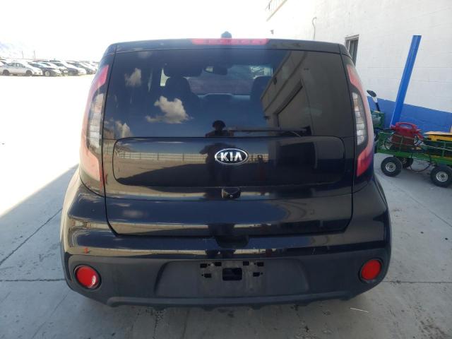 KNDJN2A25H7410605 - 2017 KIA SOUL BLACK photo 6