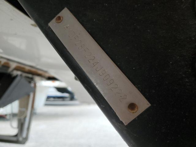 4YDF28F224J909222 - 2004 OUTB TRAVEL TRL WHITE photo 10