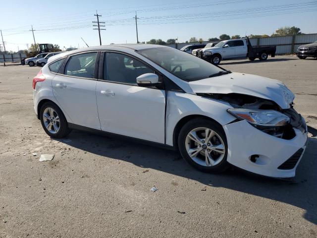 1FADP3K21DL117321 - 2013 FORD FOCUS SE WHITE photo 4