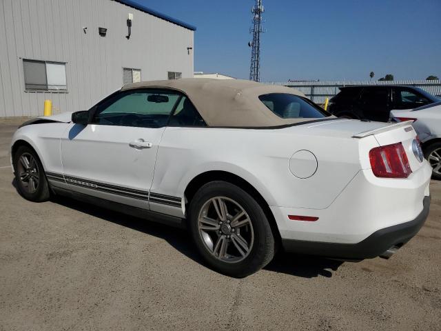 1ZVBP8EM9C5286630 - 2012 FORD MUSTANG WHITE photo 2