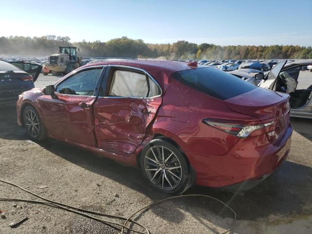 4T1F11AK9MU425577 - 2021 TOYOTA CAMRY XLE RED photo 2