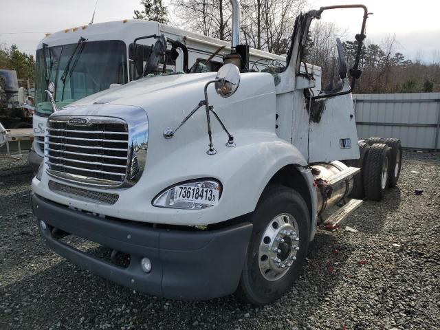 1FUJF0DE14LN32136 - 2004 FREIGHTLINER COLUMBIA 112 WHITE photo 2