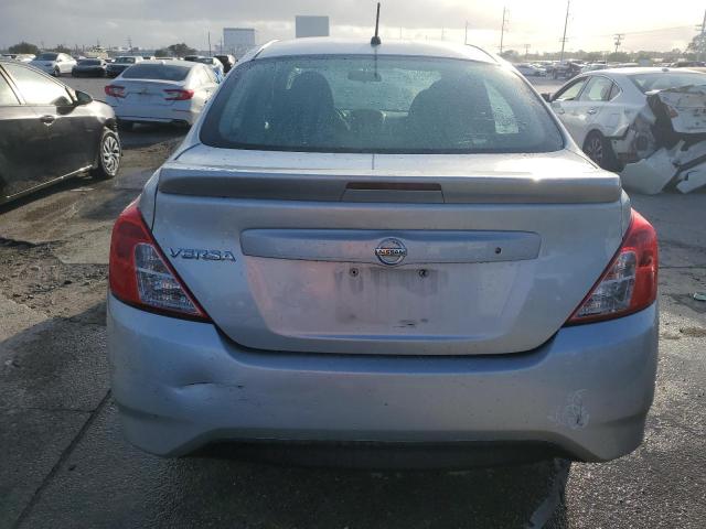 3N1CN7AP1JL867255 - 2018 NISSAN VERSA S SILVER photo 6