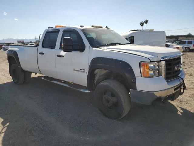 1GTJK336X8F104066 - 2008 GMC SIERRA K3500 WHITE photo 4