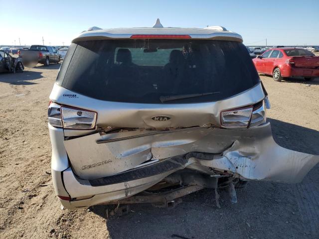 KNDMB5C19H6249032 - 2017 KIA SEDONA LX SILVER photo 6