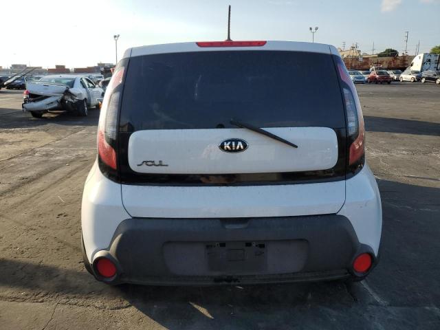 KNDJN2A20G7319241 - 2016 KIA SOUL WHITE photo 6