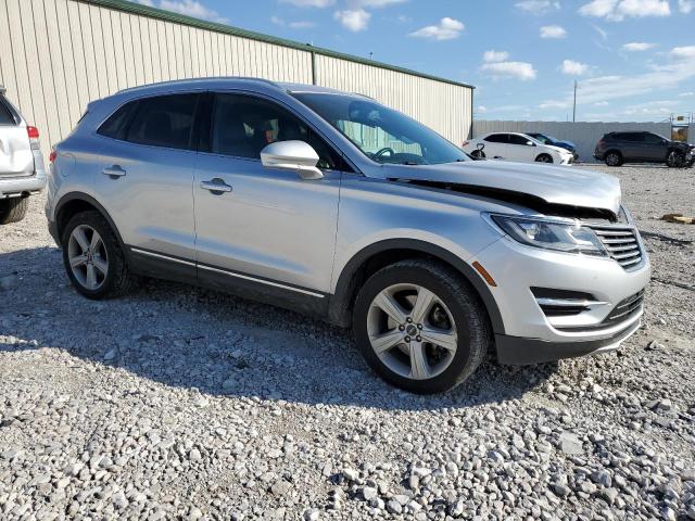 5LMCJ1D91HUL33877 - 2017 LINCOLN MKC PREMIERE SILVER photo 4