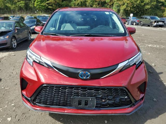 5TDYSKFC7MS026253 - 2021 TOYOTA SIENNA XLE RED photo 5