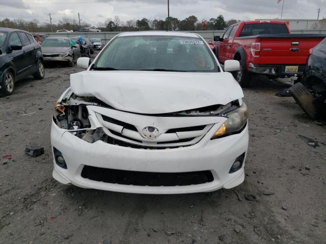 2T1BU4EE7BC682375 - 2011 TOYOTA COROLLA BASE WHITE photo 5