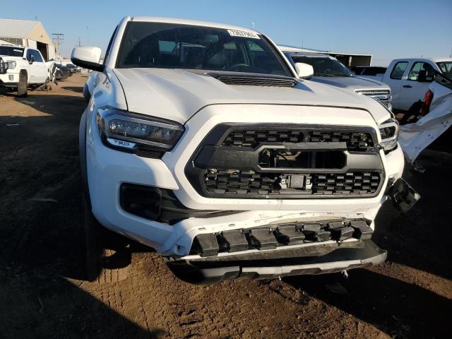 3TYCZ5AN9NT069451 - 2022 TOYOTA TACOMA DOUBLE CAB WHITE photo 5