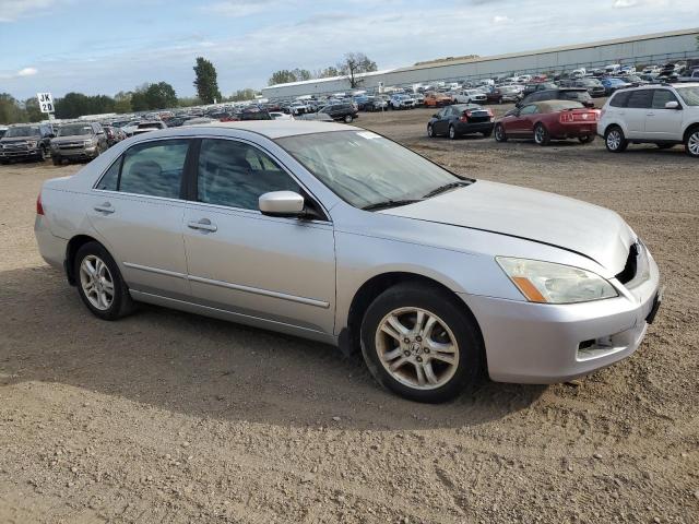 1HGCM56367A003846 - 2007 HONDA ACCORD SE SILVER photo 4