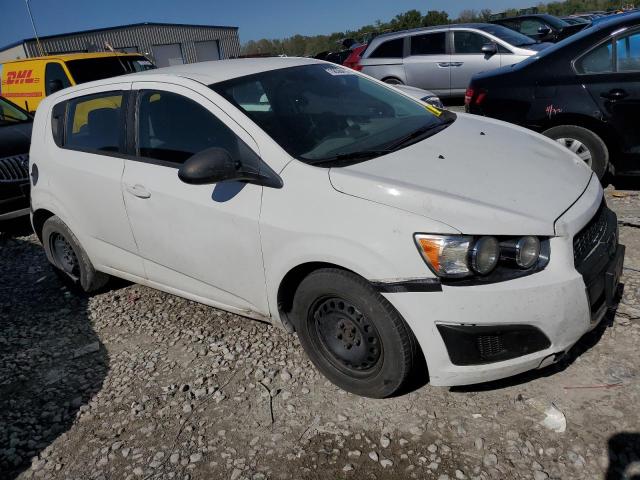 1G1JA6SH7D4130565 - 2013 CHEVROLET SONIC LS WHITE photo 4