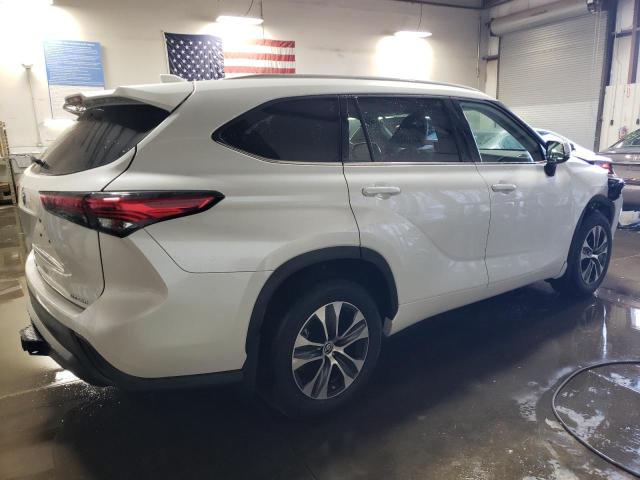 5TDHZRBH4NS560530 - 2022 TOYOTA HIGHLANDER XLE WHITE photo 3