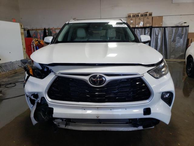 5TDHZRBH4NS560530 - 2022 TOYOTA HIGHLANDER XLE WHITE photo 5