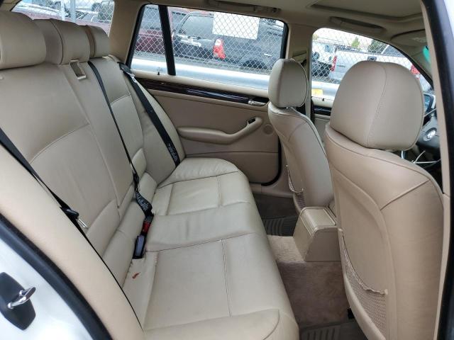 WBAAR3340YJM02842 - 2000 BMW 323 IT WHITE photo 10
