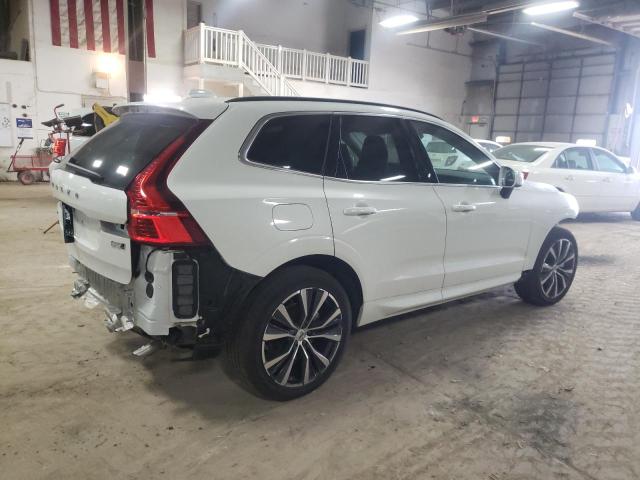 YV4L12RK8N1020747 - 2022 VOLVO XC60 B5 MOMENTUM WHITE photo 3