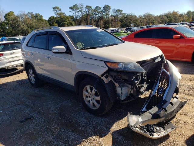 5XYKT3A18BG044401 - 2011 KIA SORENTO BASE CREAM photo 4