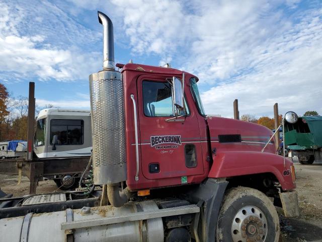 1M1AA18Y63W152755 - 2003 MACK 600 CH600 RED photo 9