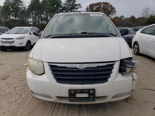 2A4GP54L56R887518 - 2006 CHRYSLER TOWN & COU TOURING WHITE photo 5
