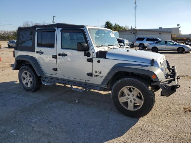 1J4GA39138L509223 - 2008 JEEP WRANGLER U X SILVER photo 4