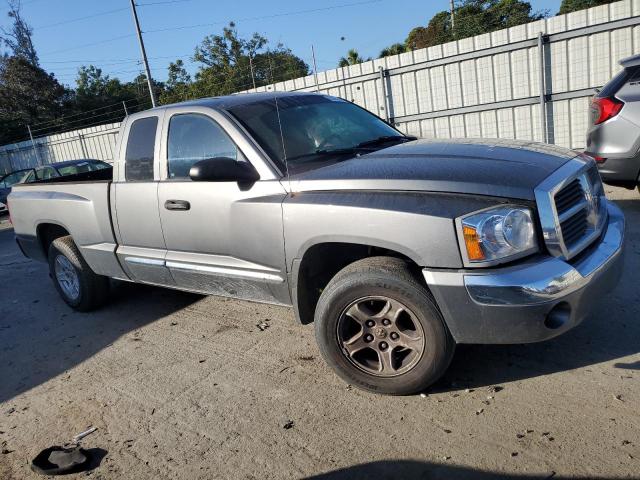 1D7HE52K25S113367 - 2005 DODGE DAKOTA LARAMIE GRAY photo 4