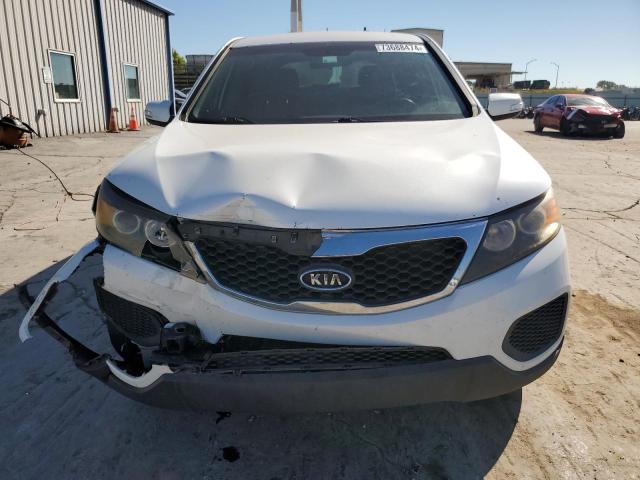 5XYKT3A1XCG232130 - 2012 KIA SORENTO BASE WHITE photo 5