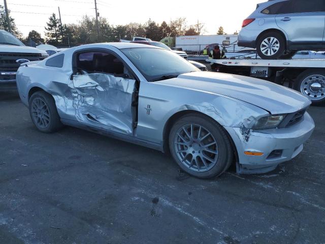 1ZVBP8AM4C5210044 - 2012 FORD MUSTANG SILVER photo 4