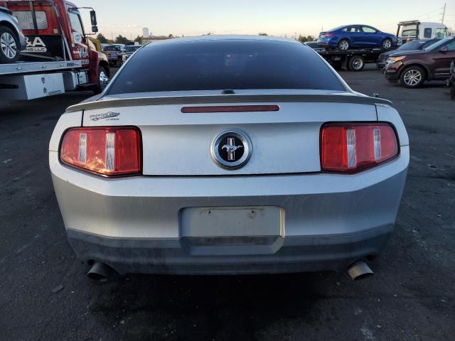 1ZVBP8AM4C5210044 - 2012 FORD MUSTANG SILVER photo 6