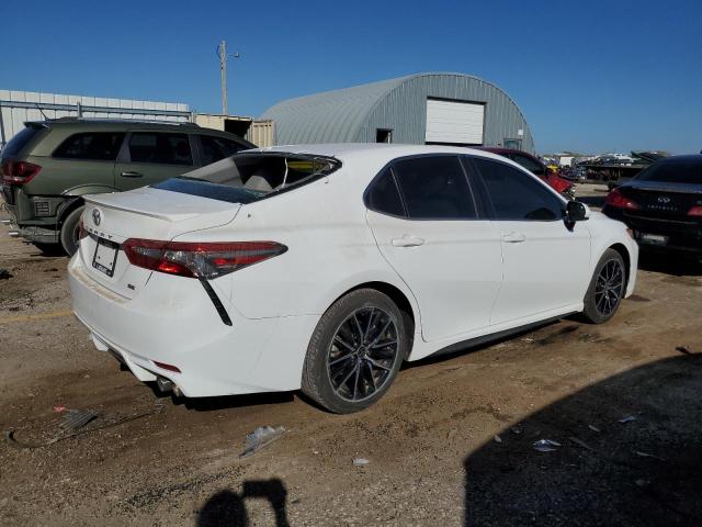 4T1B11HK2JU612918 - 2018 TOYOTA CAMRY L WHITE photo 3