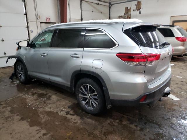 5TDJZRFH9KS583888 - 2019 TOYOTA HIGHLANDER SE SILVER photo 2