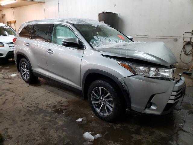 5TDJZRFH9KS583888 - 2019 TOYOTA HIGHLANDER SE SILVER photo 4