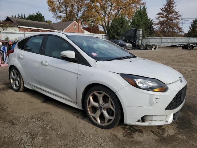 1FADP3L96DL135647 - 2013 FORD FOCUS ST WHITE photo 4