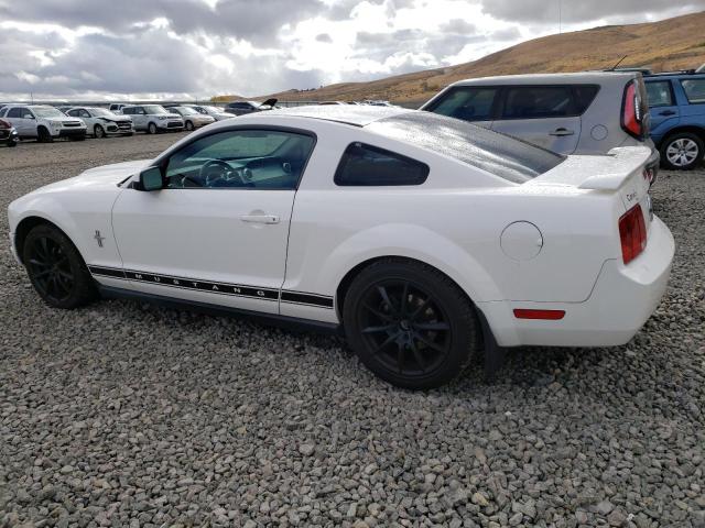 1ZVFT80N365236551 - 2006 FORD MUSTANG WHITE photo 2