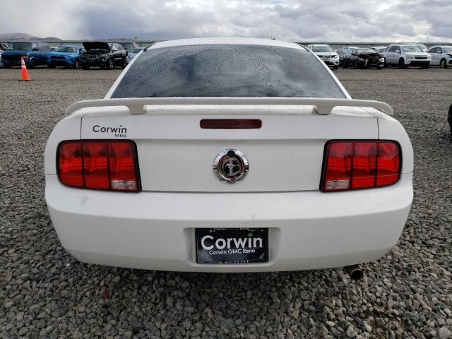 1ZVFT80N365236551 - 2006 FORD MUSTANG WHITE photo 6