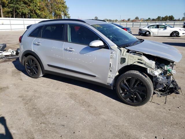 KNDCC3LC8K5265878 - 2019 KIA NIRO EX SILVER photo 4