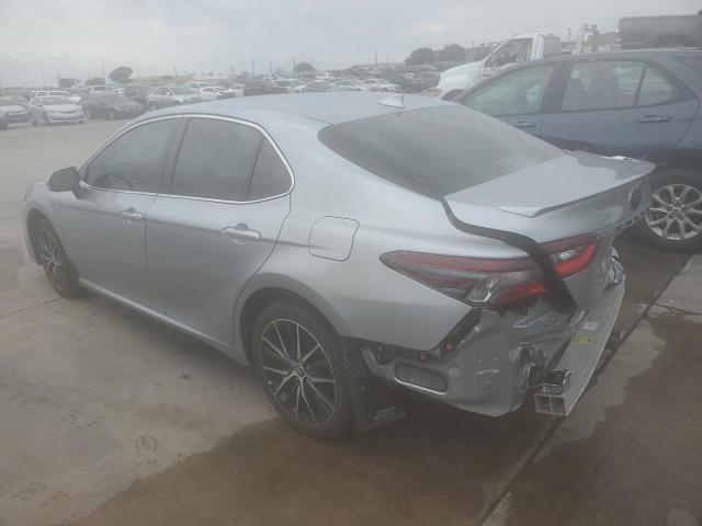 4T1G11AK2PU729200 - 2023 TOYOTA CAMRY SE NIGHT SHADE SILVER photo 2