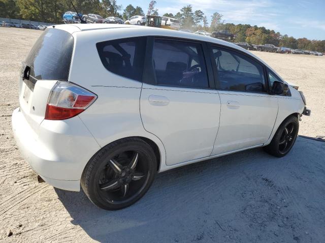 JHMGE8H26AS002733 - 2010 HONDA FIT WHITE photo 3