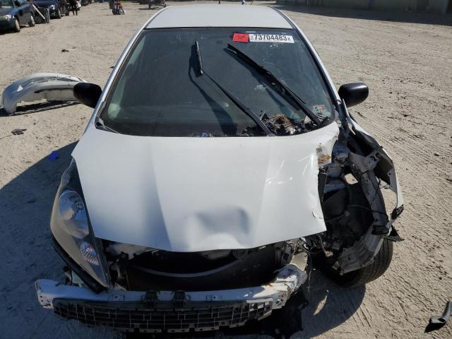 JHMGE8H26AS002733 - 2010 HONDA FIT WHITE photo 5