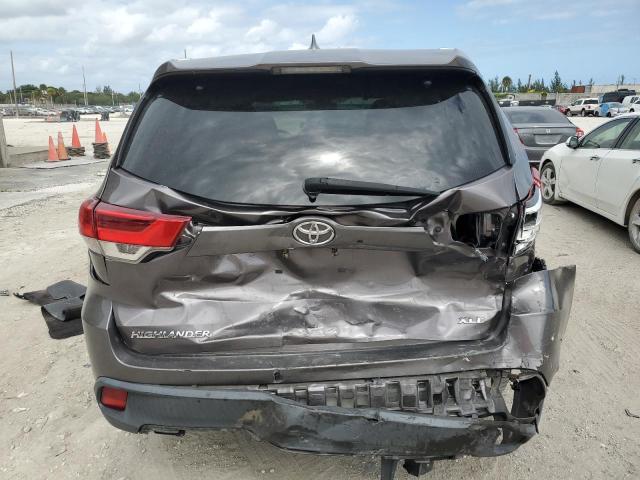 5TDKZRFHXKS557742 - 2019 TOYOTA HIGHLANDER SE CHARCOAL photo 6