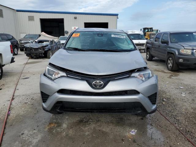 2T3ZFREV4JW436944 - 2018 TOYOTA RAV4 LE SILVER photo 5