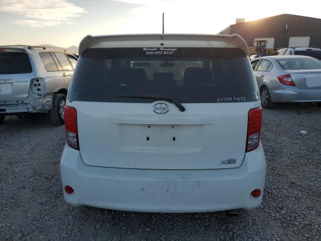 JTLKE50E081004689 - 2008 TOYOTA SCION XB WHITE photo 6