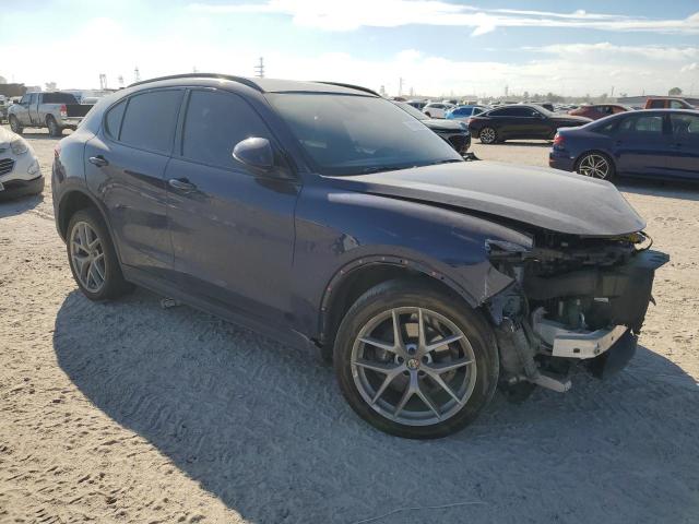 ZASFAKNN1J7B86803 - 2018 ALFA ROMEO STELVIO TI SPORT BLUE photo 4