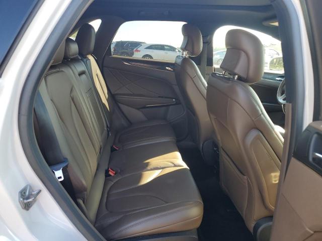 5LMCJ3D98HUL14013 - 2017 LINCOLN MKC RESERVE WHITE photo 11