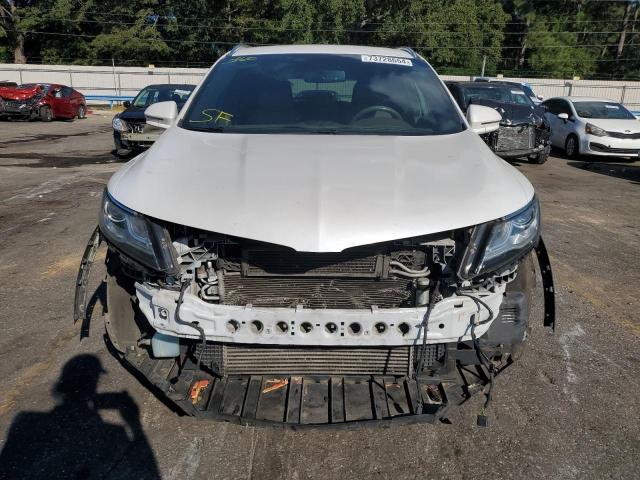 5LMCJ3D98HUL14013 - 2017 LINCOLN MKC RESERVE WHITE photo 5