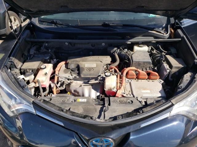 JTMRJREVXJD229678 - 2018 TOYOTA RAV4 HV LE BLUE photo 11