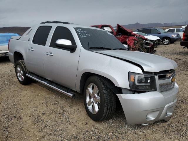 3GNTKGE75DG299970 - 2013 CHEVROLET AVALANCHE LTZ SILVER photo 4