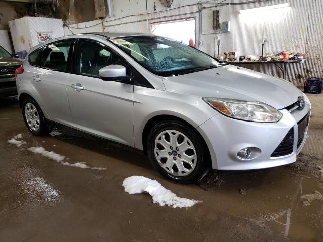 1FAHP3K27CL260855 - 2012 FORD FOCUS SE SILVER photo 4