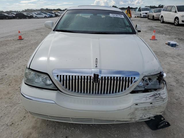 1LNHM83W74Y640098 - 2004 LINCOLN TOWN CAR ULTIMATE WHITE photo 5